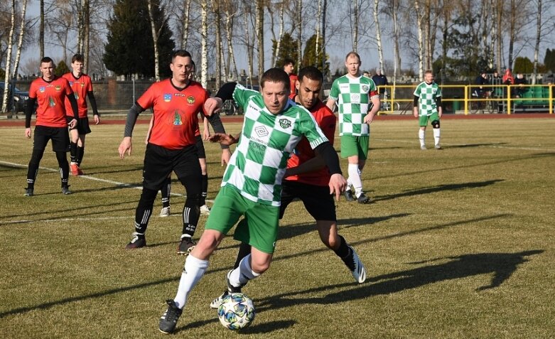  Wiosenna inauguracja w A Klasie. Lider potwierdził aspiracje 