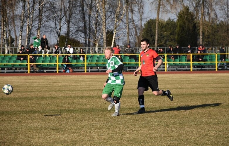  Wiosenna inauguracja w A Klasie. Lider potwierdził aspiracje 