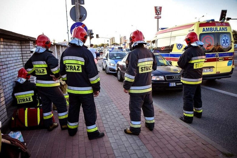  Wjechał na chodnik, potrącił dwie kobiety z dzieckiem 