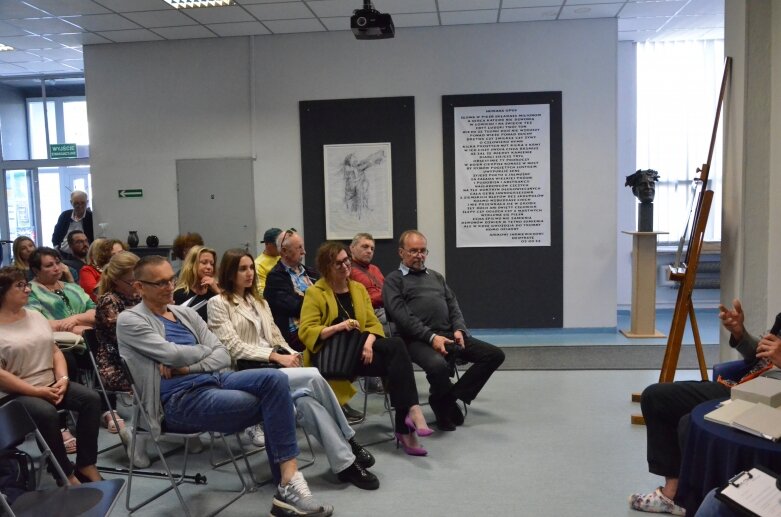  Włodzimierz Wasilewski w skierniewickiej bibliotece opowaidał o swojej poezji  