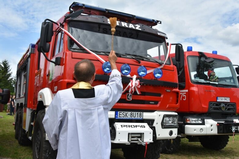  Wóz strażacki przekazany OSP Jeruzal 