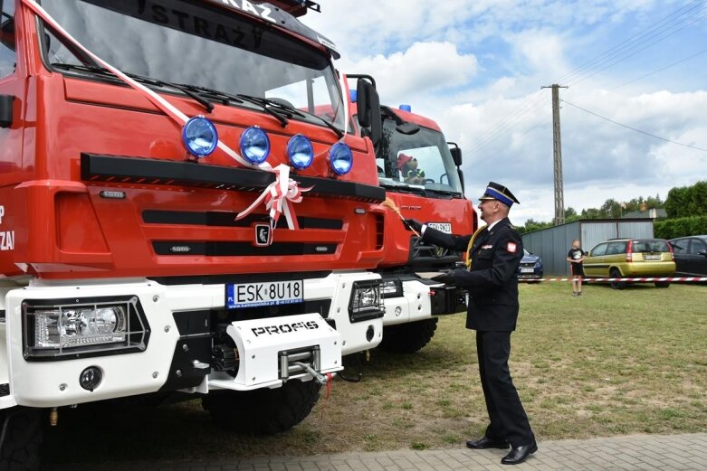  Wóz strażacki przekazany OSP Jeruzal 