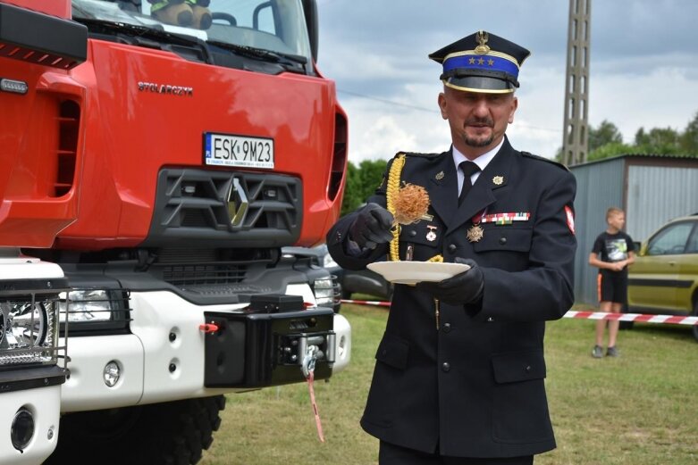  Wóz strażacki przekazany OSP Jeruzal 