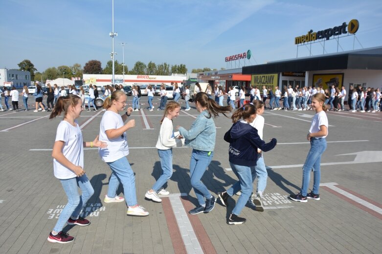  Wspaniały pomysł rawskiej młodzieży. Tańczyli dla Zosi Bigos 