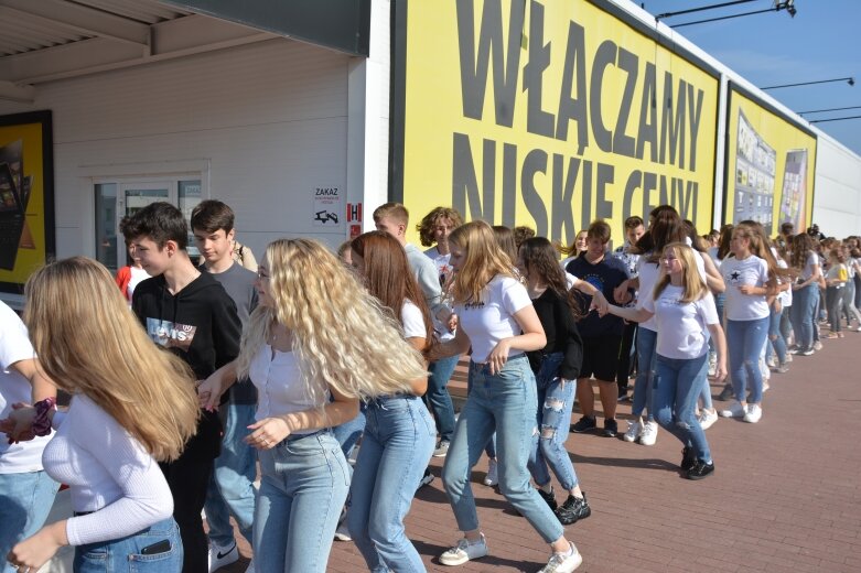  Wspaniały pomysł rawskiej młodzieży. Tańczyli dla Zosi Bigos 