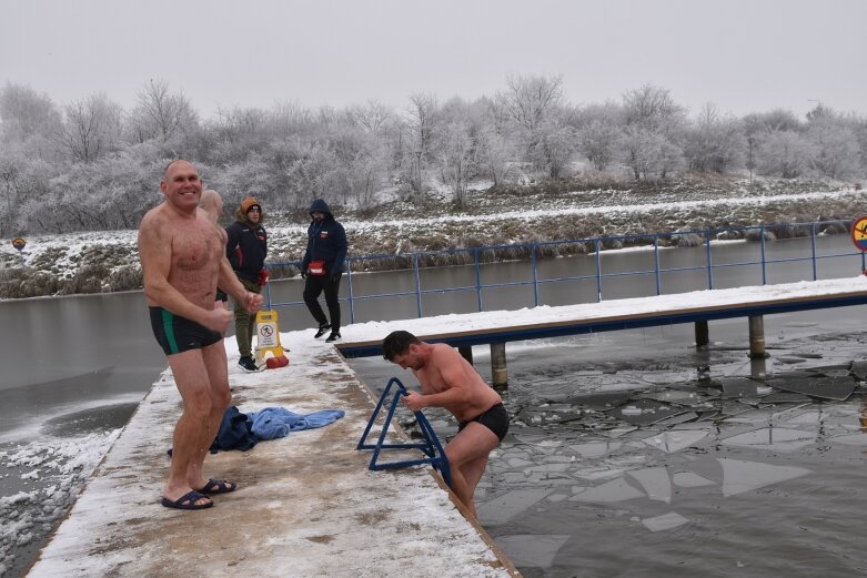  Wszystkie ręce na pokład. Znów morsowali dla Agaty 