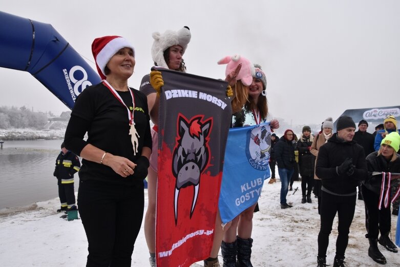  Wszystkie ręce na pokład. Znów morsowali dla Agaty 