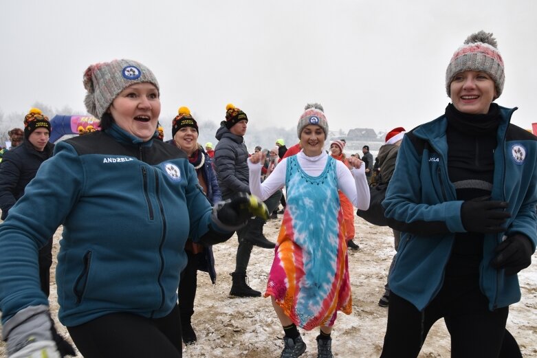  Wszystkie ręce na pokład. Znów morsowali dla Agaty 