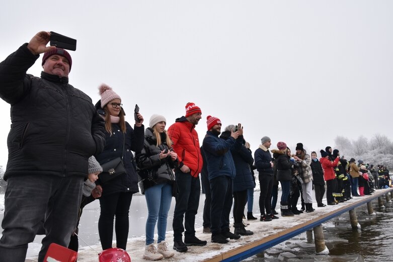  Wszystkie ręce na pokład. Znów morsowali dla Agaty 