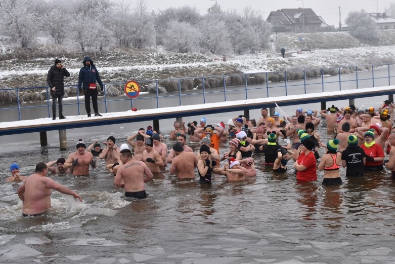  Wszystkie ręce na pokład. Znów morsowali dla Agaty 