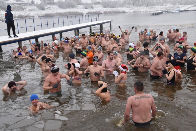  Wszystkie ręce na pokład. Znów morsowali dla Agaty 