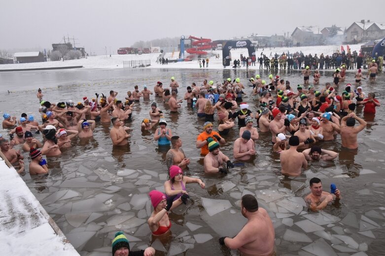  Wszystkie ręce na pokład. Znów morsowali dla Agaty 