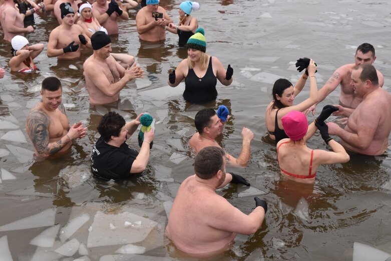  Wszystkie ręce na pokład. Znów morsowali dla Agaty 