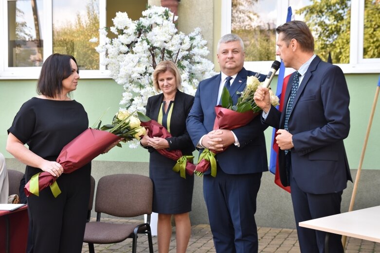  Wybrzmiał pierwszy dzwonek. Uczniowie powrócili do szkolnych obowiązków 