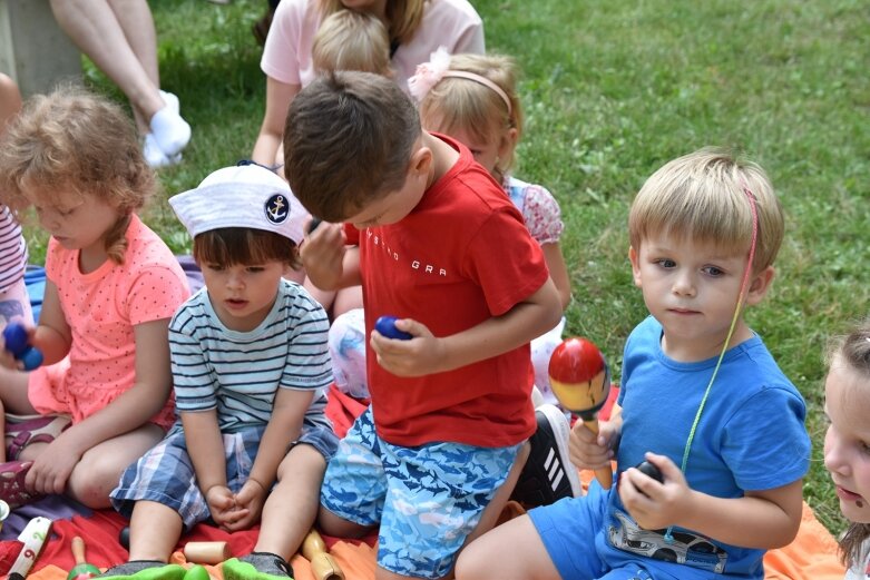  Wyjątkowa dziecięca orkiestra zagrała w parku. Zobacz jak się bawiono (ZDJĘCIA) 