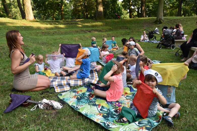  Wyjątkowa dziecięca orkiestra zagrała w parku. Zobacz jak się bawiono (ZDJĘCIA) 