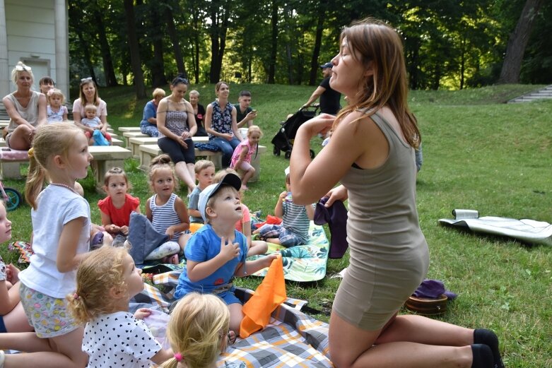  Wyjątkowa dziecięca orkiestra zagrała w parku. Zobacz jak się bawiono (ZDJĘCIA) 