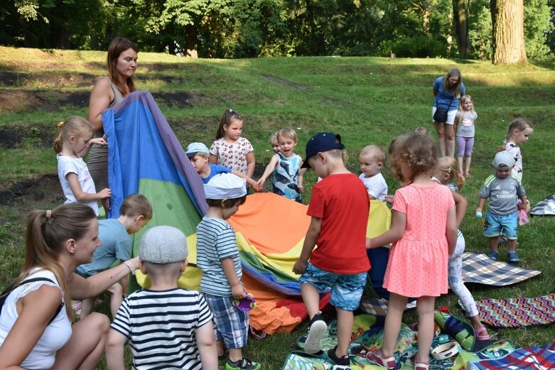  Wyjątkowa dziecięca orkiestra zagrała w parku. Zobacz jak się bawiono (ZDJĘCIA) 