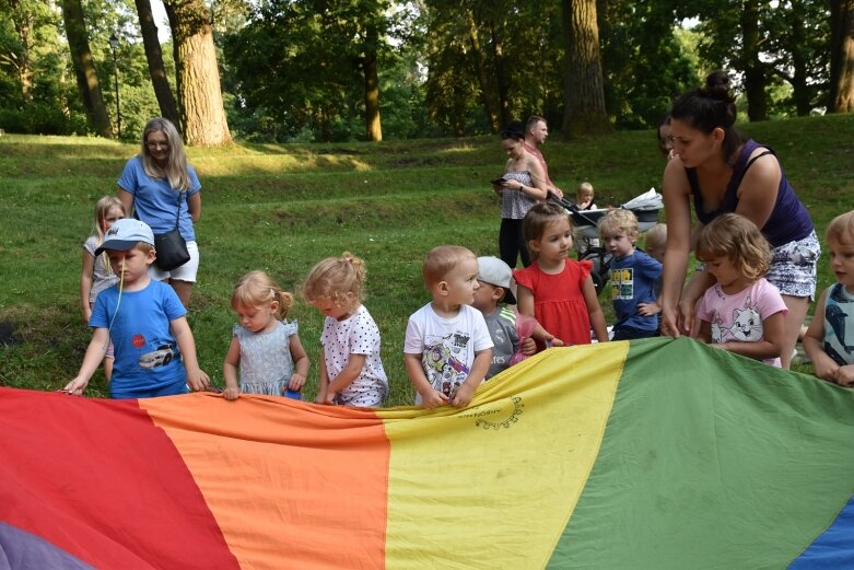  Wyjątkowa dziecięca orkiestra zagrała w parku. Zobacz jak się bawiono (ZDJĘCIA) 