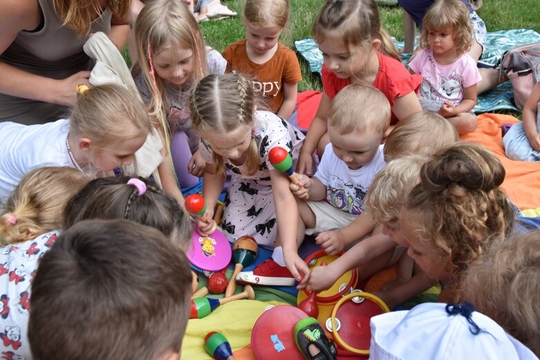  Wyjątkowa dziecięca orkiestra zagrała w parku. Zobacz jak się bawiono (ZDJĘCIA) 