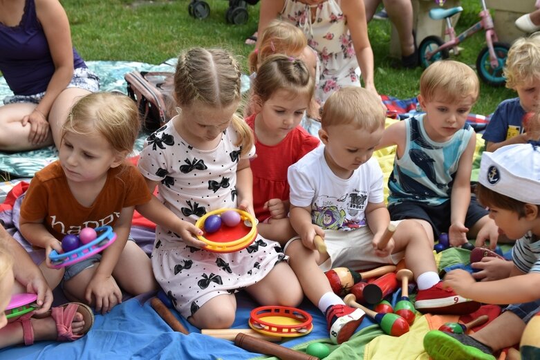  Wyjątkowa dziecięca orkiestra zagrała w parku. Zobacz jak się bawiono (ZDJĘCIA) 