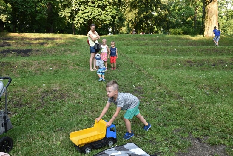  Wyjątkowa dziecięca orkiestra zagrała w parku. Zobacz jak się bawiono (ZDJĘCIA) 