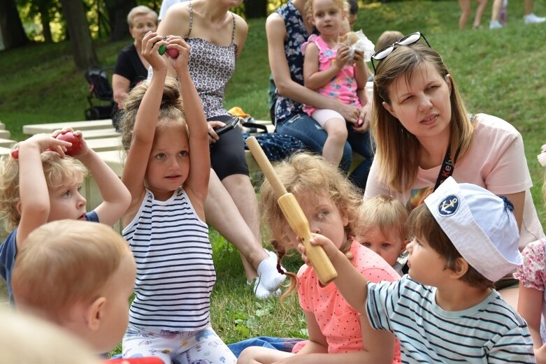  Wyjątkowa dziecięca orkiestra zagrała w parku. Zobacz jak się bawiono (ZDJĘCIA) 