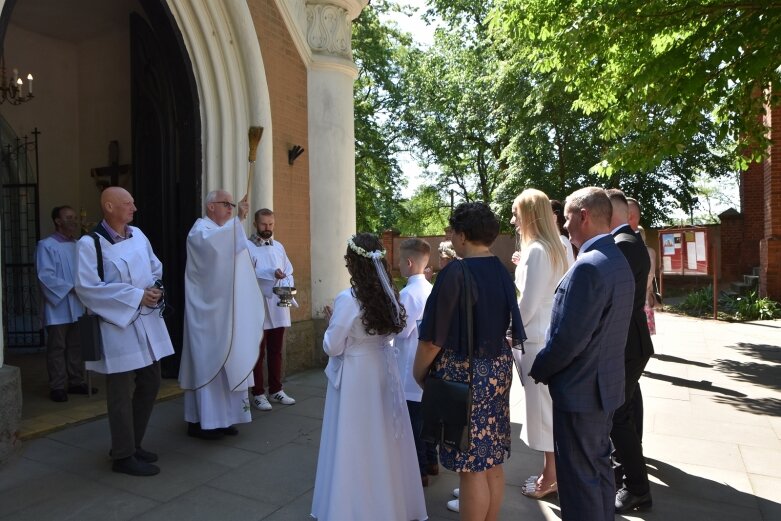  Wyjątkowa Komunia Święta w Kościele św. Doroty w Pszczonowie 