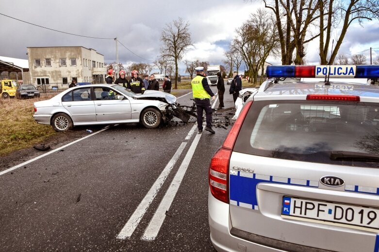  Wypadek na łuku drogi w Pamiętnej 