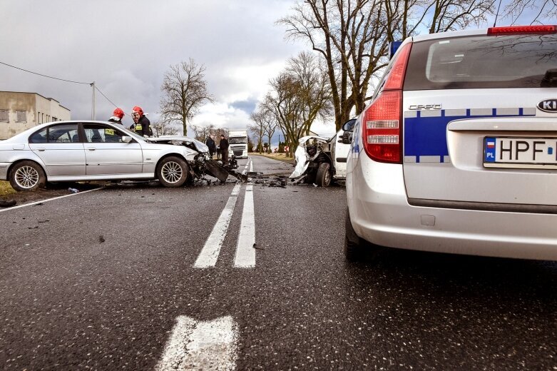  Wypadek na łuku drogi w Pamiętnej 