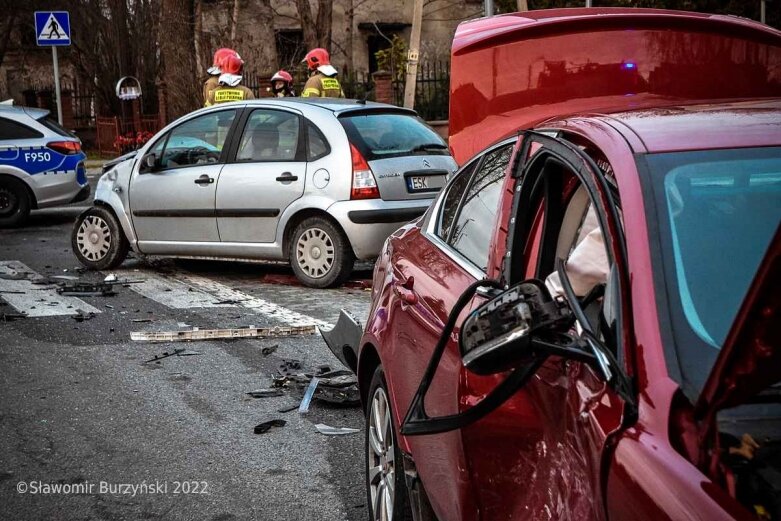  Wypadek na pechowym skrzyżowaniu w Skierniewicach  