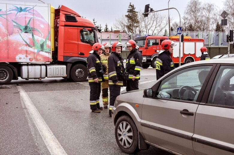  Wypadek na skrzyżowaniu przy szpitalu w Skierniewicach 