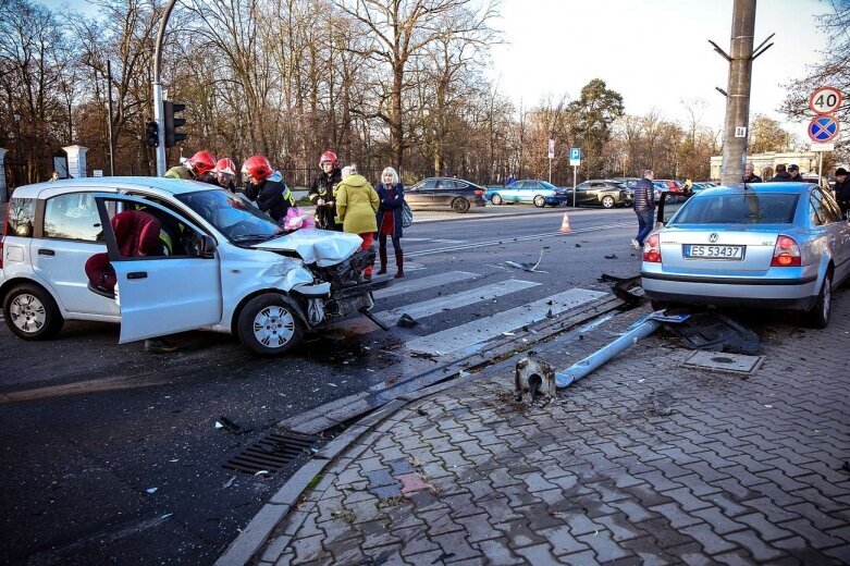  Wypadek na skrzyżowaniu Sienkiewicza i Sobieskiego 