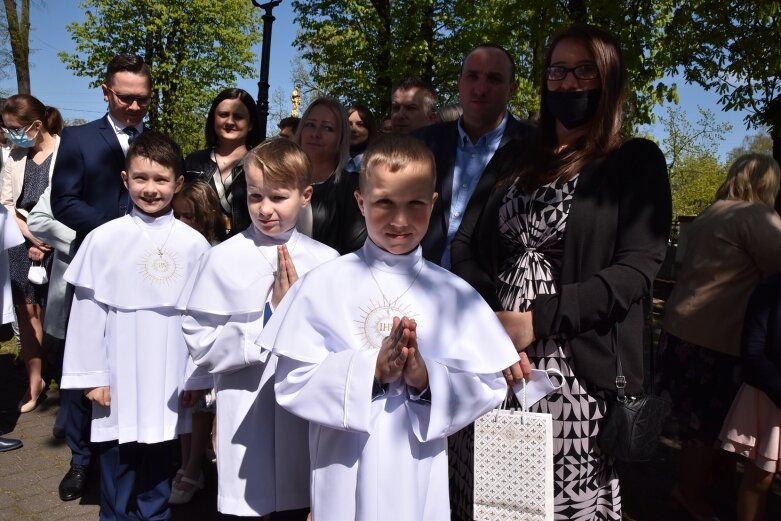  Z radością i czystymi serduszkami przystąpili do Pierwszej Komunii Świętej 