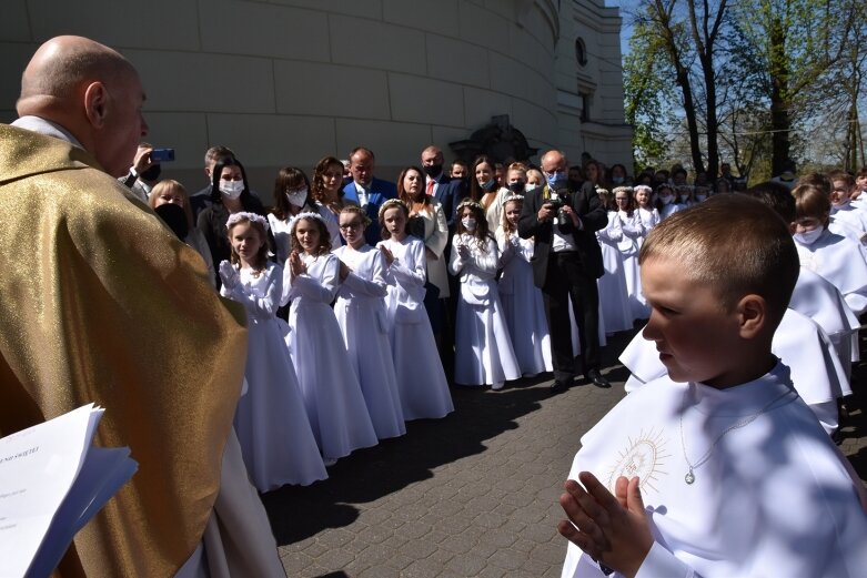  Z radością i czystymi serduszkami przystąpili do Pierwszej Komunii Świętej 