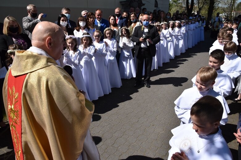  Z radością i czystymi serduszkami przystąpili do Pierwszej Komunii Świętej 