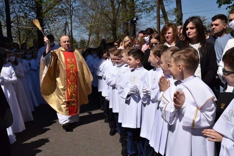  Z radością i czystymi serduszkami przystąpili do Pierwszej Komunii Świętej 