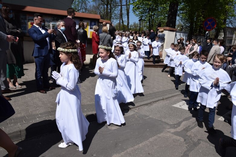  Z radością i czystymi serduszkami przystąpili do Pierwszej Komunii Świętej 