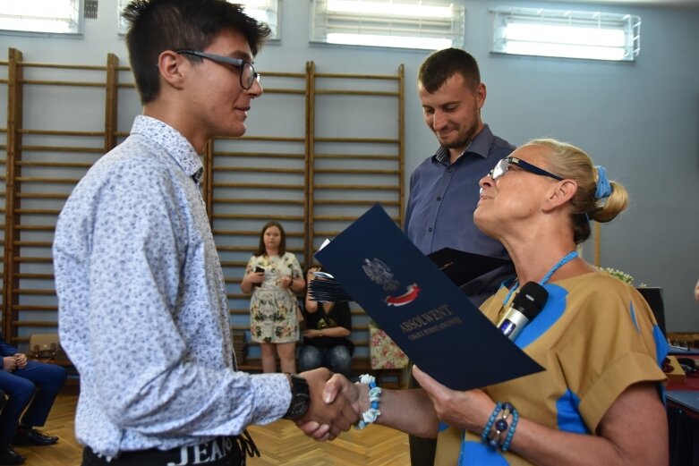  Za nimi trudny rok szkolny. Pożegnanie absolwentów szkoły podstawowej 