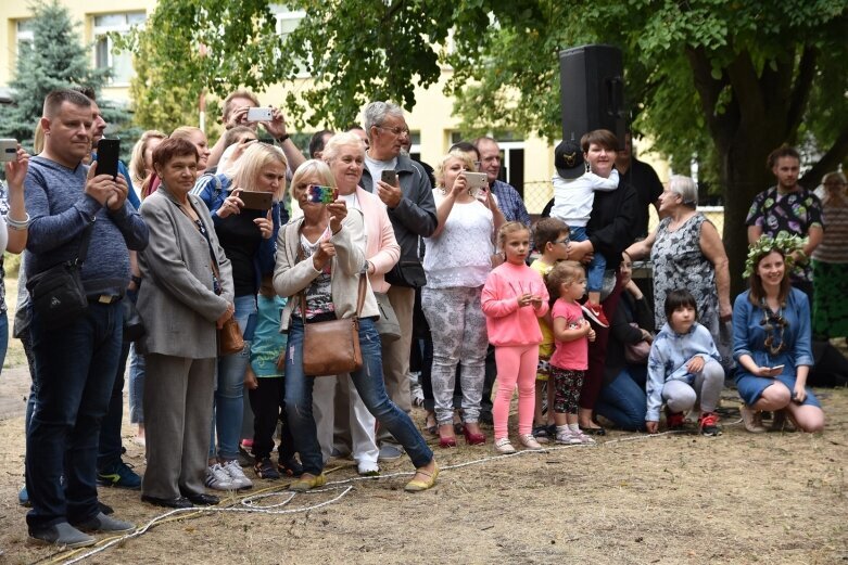  Zabrali mieszkańców osiedla na wyspę 