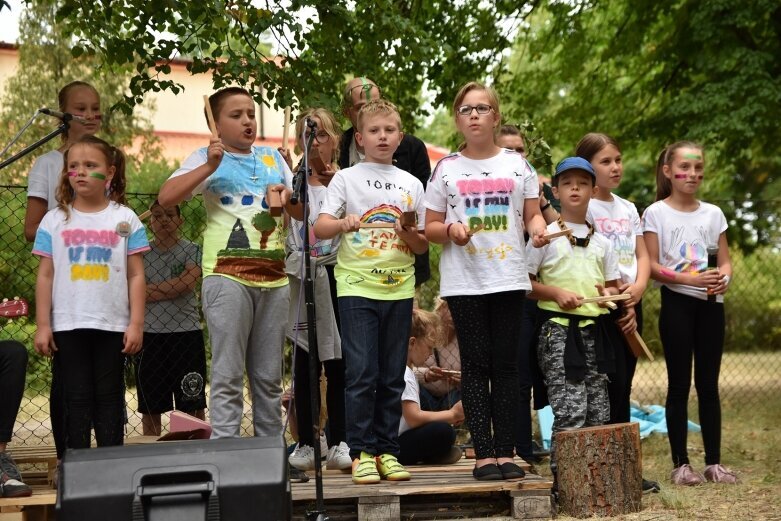  Zabrali mieszkańców osiedla na wyspę 