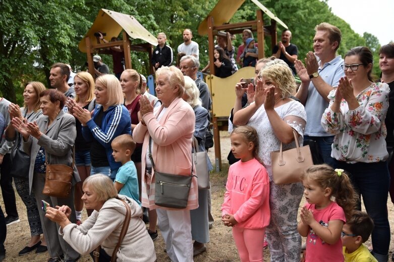  Zabrali mieszkańców osiedla na wyspę 