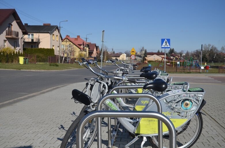  Zakaz wstępu na teren zalewu Zadębie! 