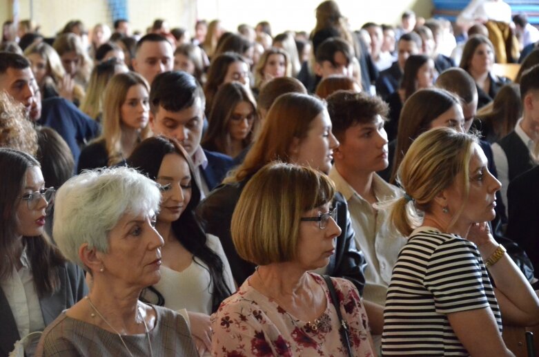  Zakończenie roku szkolnego maturzystów w Ekonomiku w Skierniewicach [ZDJĘCIA] 