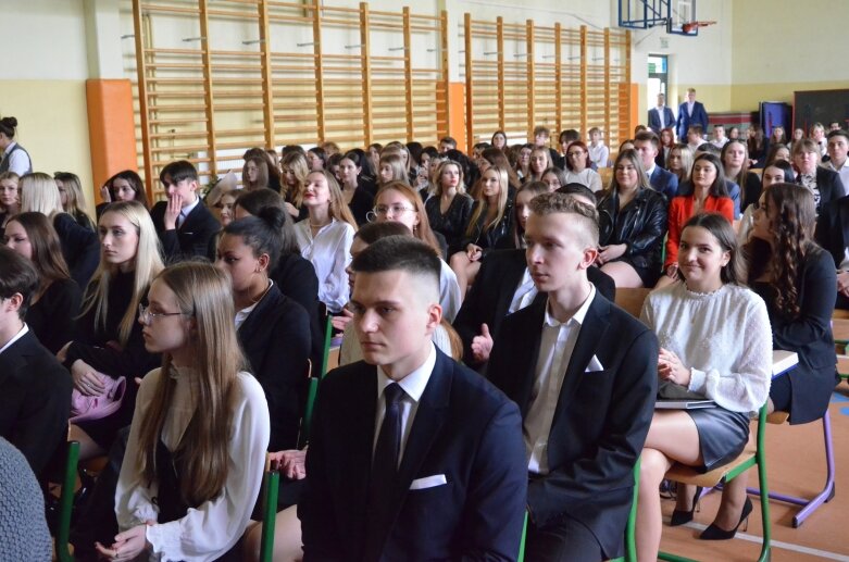  Zakończenie roku szkolnego maturzystów w Ekonomiku w Skierniewicach [ZDJĘCIA] 