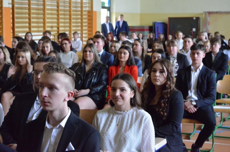  Zakończenie roku szkolnego maturzystów w Ekonomiku w Skierniewicach [ZDJĘCIA] 
