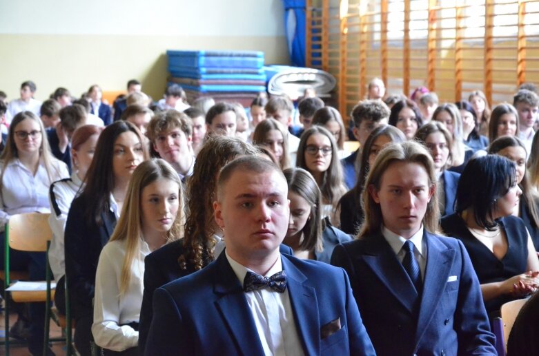  Zakończenie roku szkolnego maturzystów w Ekonomiku w Skierniewicach [ZDJĘCIA] 
