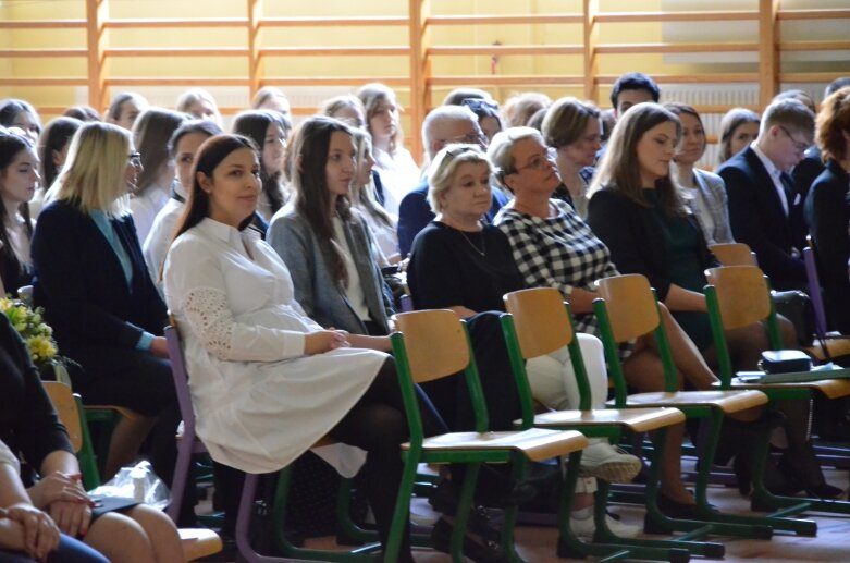  Zakończenie roku szkolnego maturzystów w Ekonomiku w Skierniewicach [ZDJĘCIA] 