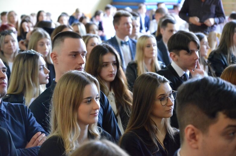  Zakończenie roku szkolnego maturzystów w Ekonomiku w Skierniewicach [ZDJĘCIA] 