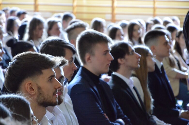  Zakończenie roku szkolnego maturzystów w Ekonomiku w Skierniewicach [ZDJĘCIA] 